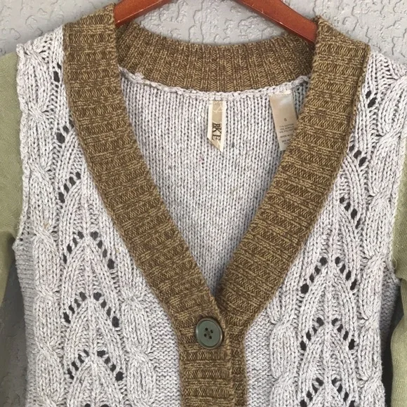 BKE Cable Knit Button Front Cardigan Sweater - Picture 4 of 9